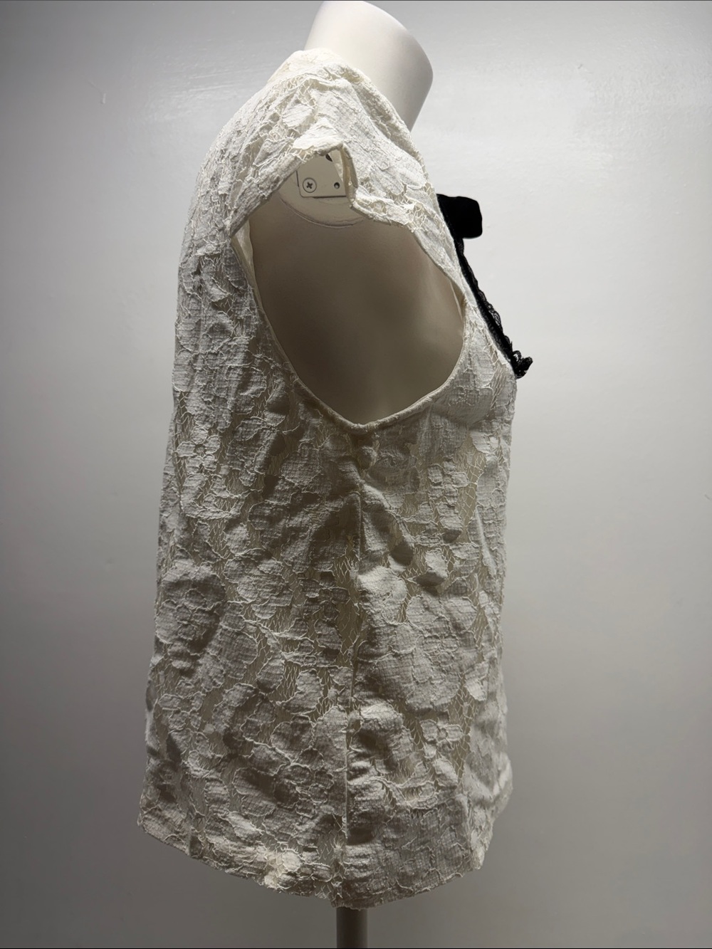 Alice + Olivia Venetta Shirt Lace Pintuck Bow Cap Sleeve Top Collar White Size 6 - Picture 4 of 9